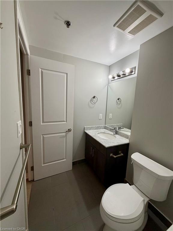 810-560 North Service Road, Grimsby, ON - Indoor Photo Showing Bathroom