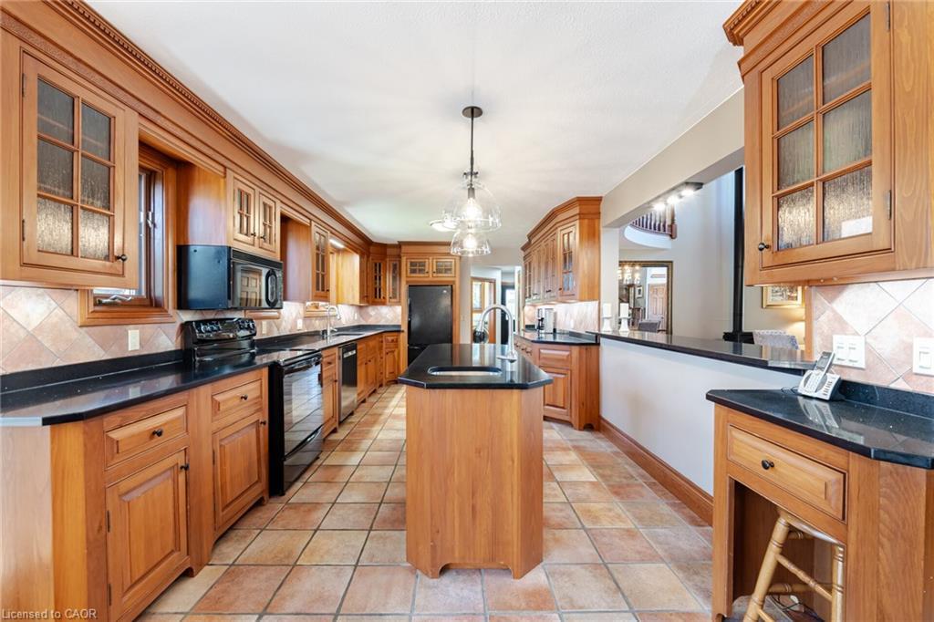 587 Hillcrest Road, Simcoe, ON - Indoor Photo Showing Kitchen