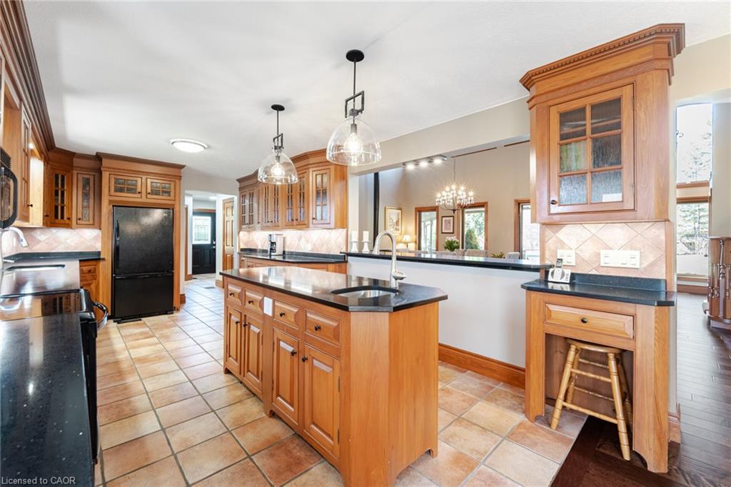 587 Hillcrest Road, Simcoe, ON - Indoor Photo Showing Kitchen