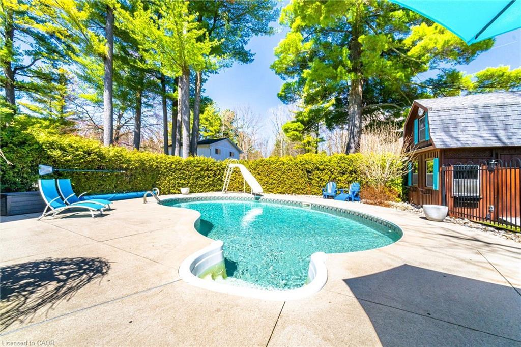 587 Hillcrest Road, Simcoe, ON - Outdoor With In Ground Pool