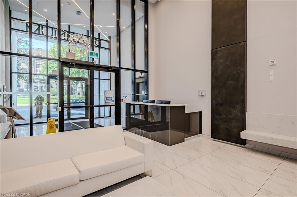 610-15 Queen Street S, Hamilton, ON - Indoor Photo Showing Other Room