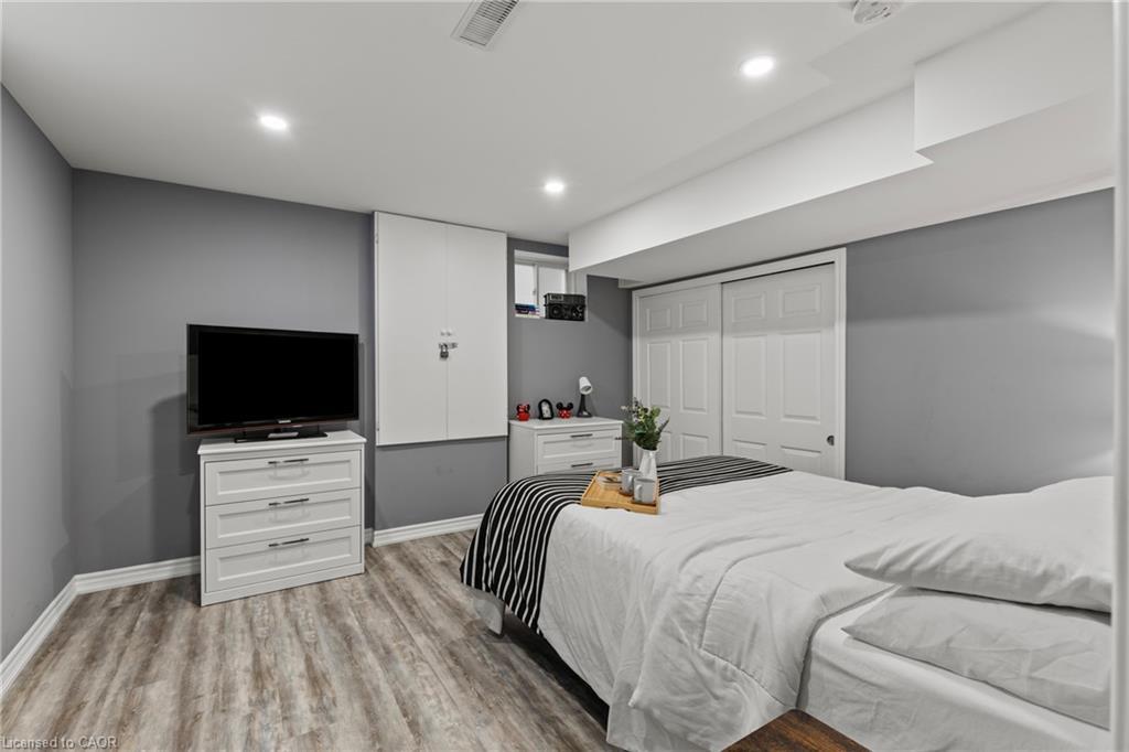 Lower-62 Esther Crescent, Thorold, ON - Indoor Photo Showing Bedroom