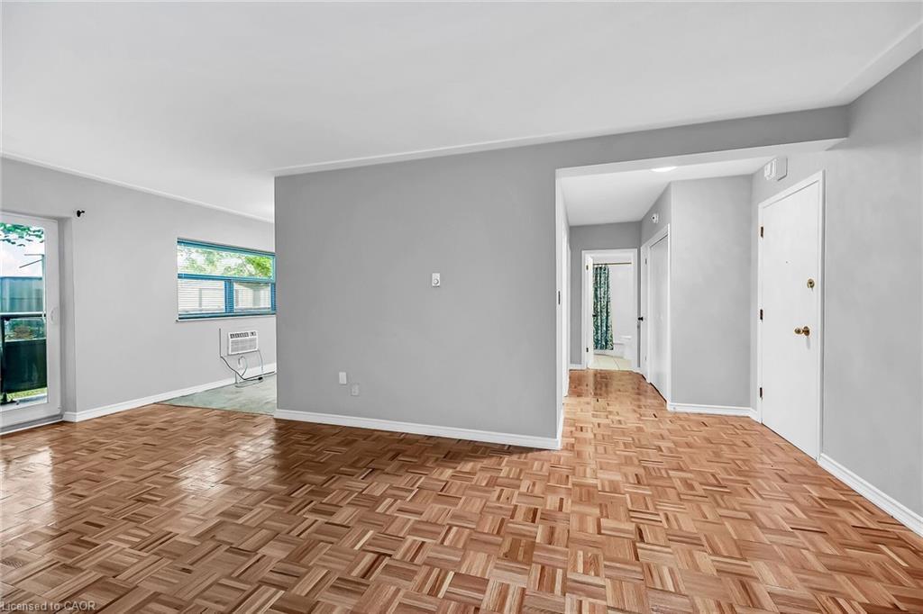 103-11 Woodman Drive S, Hamilton, ON - Indoor Photo Showing Other Room