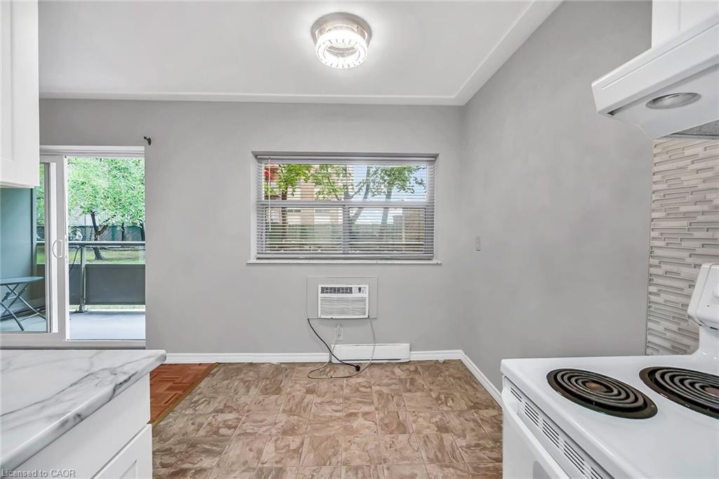 103-11 Woodman Drive S, Hamilton, ON - Indoor Photo Showing Kitchen