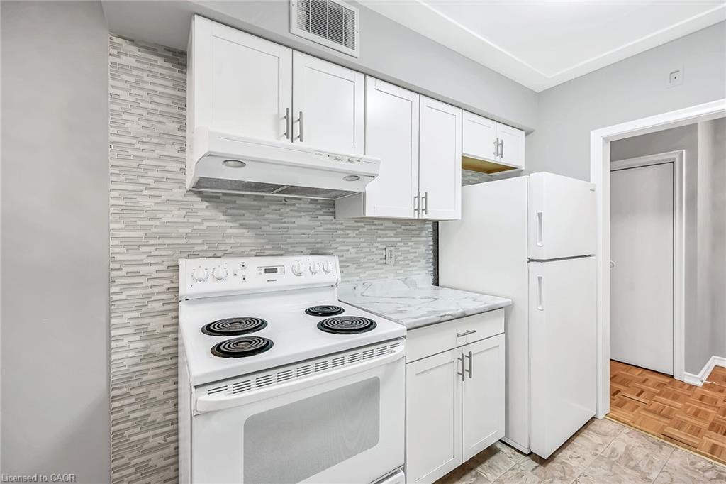 103-11 Woodman Drive S, Hamilton, ON - Indoor Photo Showing Kitchen