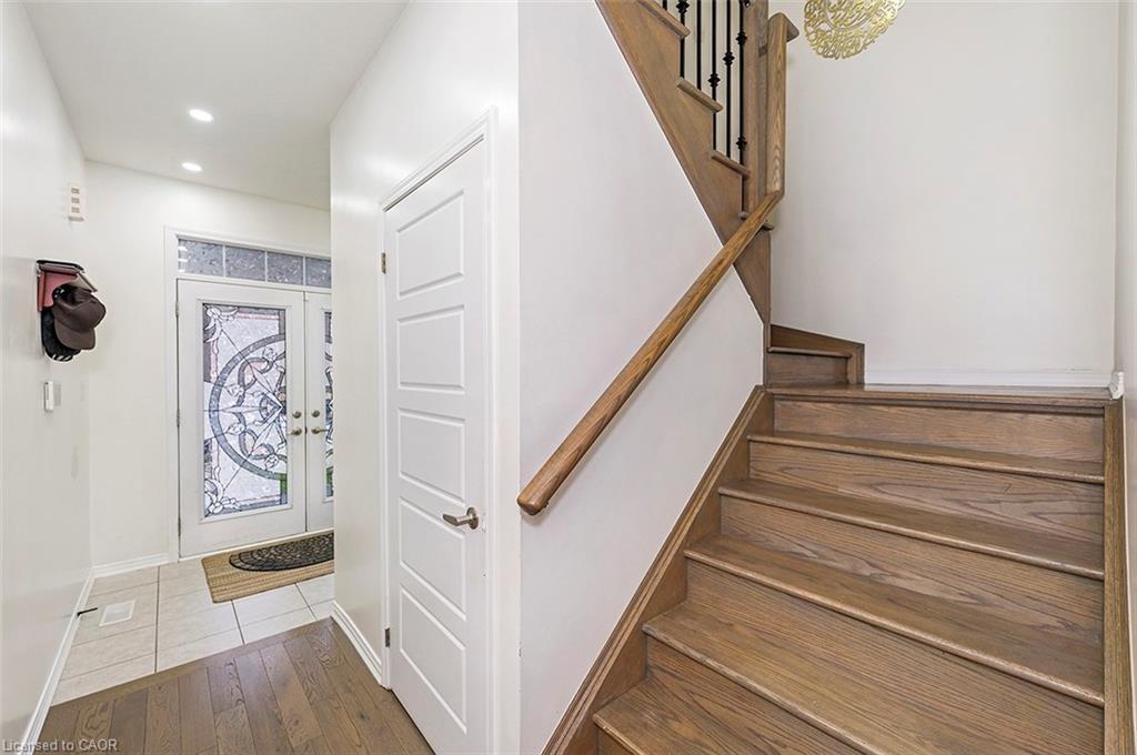 220 Bedrock Drive, Hamilton, ON - Indoor Photo Showing Other Room