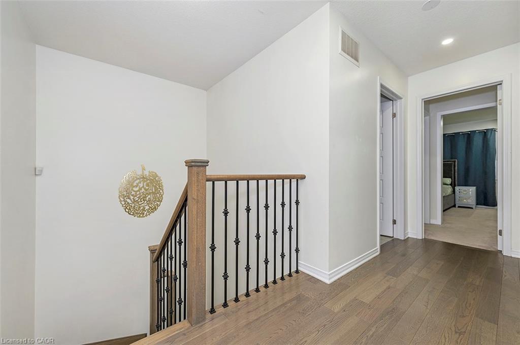 220 Bedrock Drive, Hamilton, ON - Indoor Photo Showing Other Room