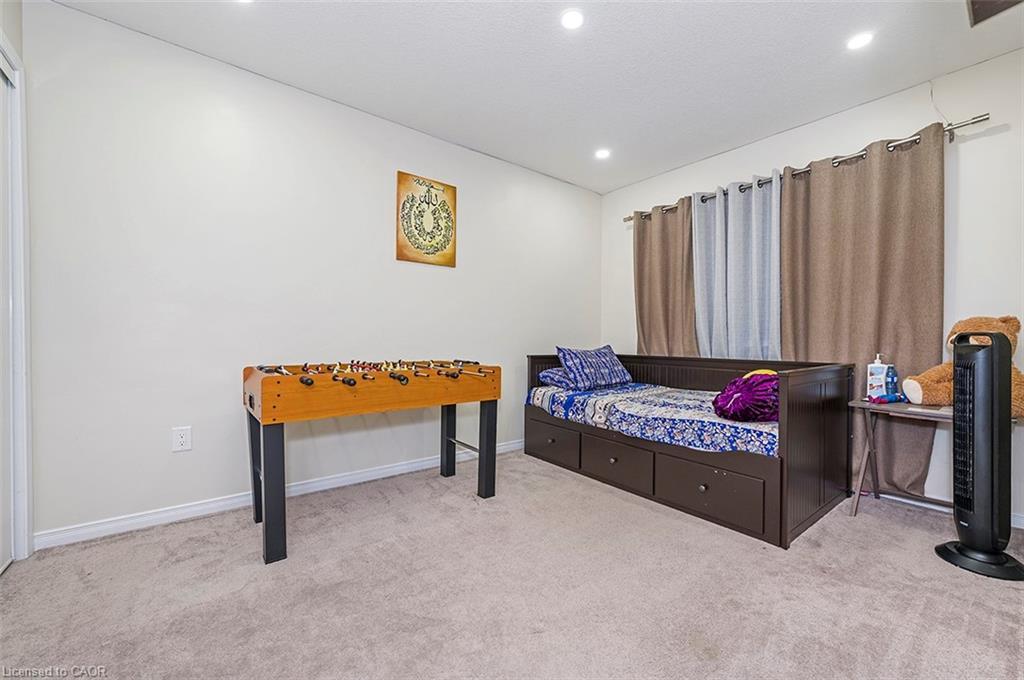 220 Bedrock Drive, Hamilton, ON - Indoor Photo Showing Bedroom