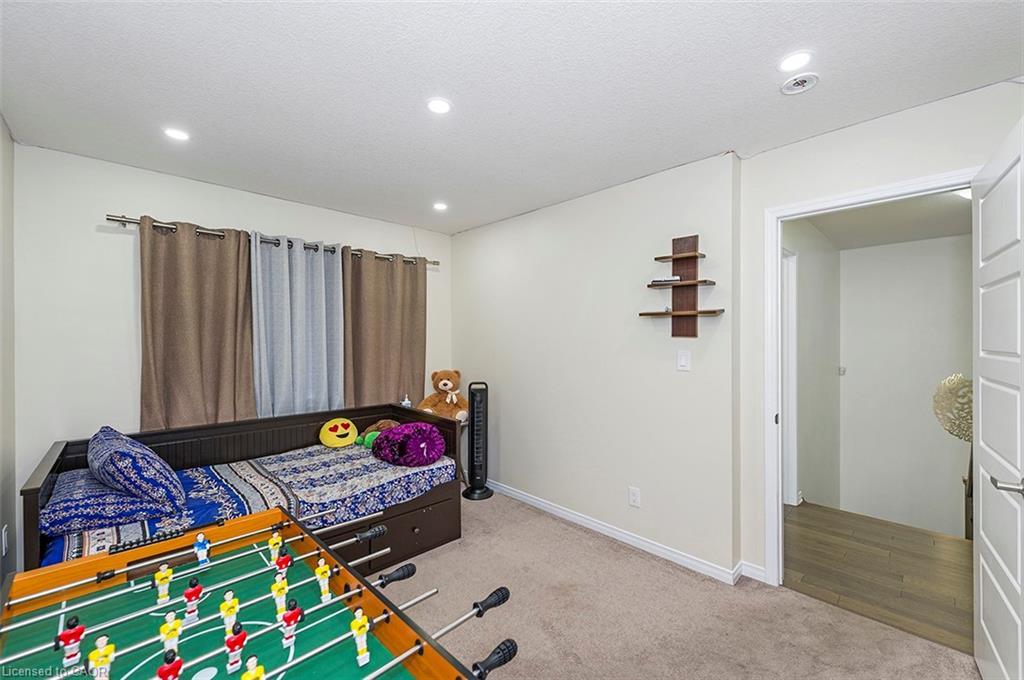 220 Bedrock Drive, Hamilton, ON - Indoor Photo Showing Bedroom