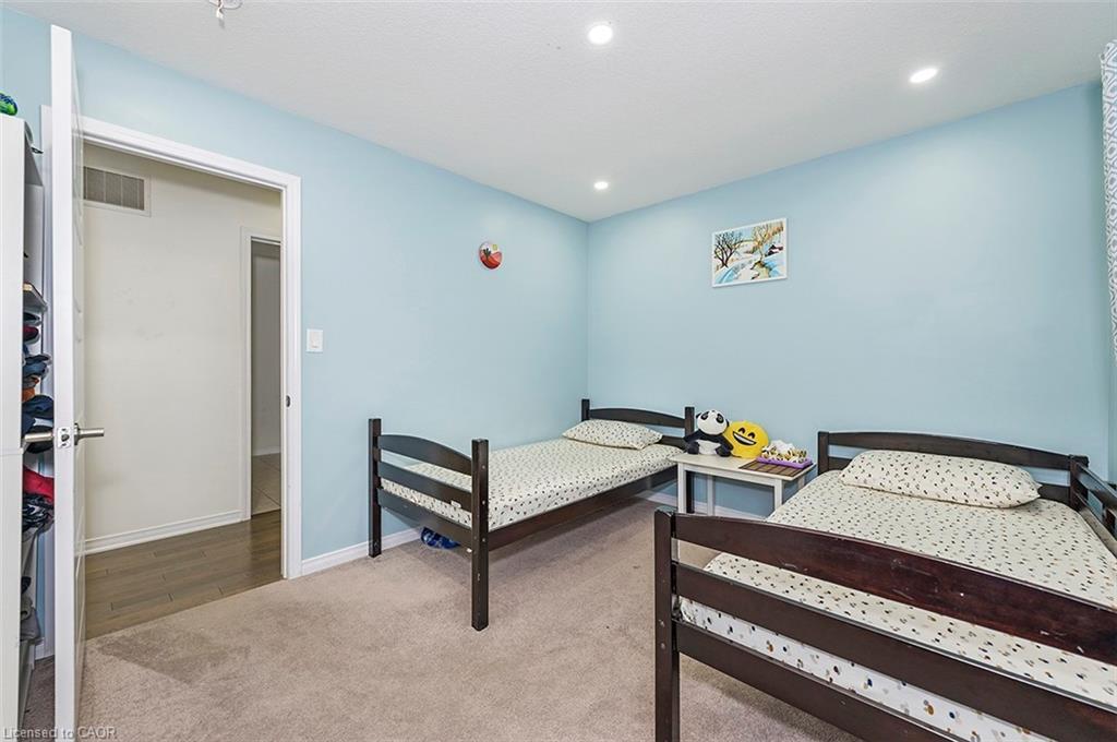 220 Bedrock Drive, Hamilton, ON - Indoor Photo Showing Bedroom