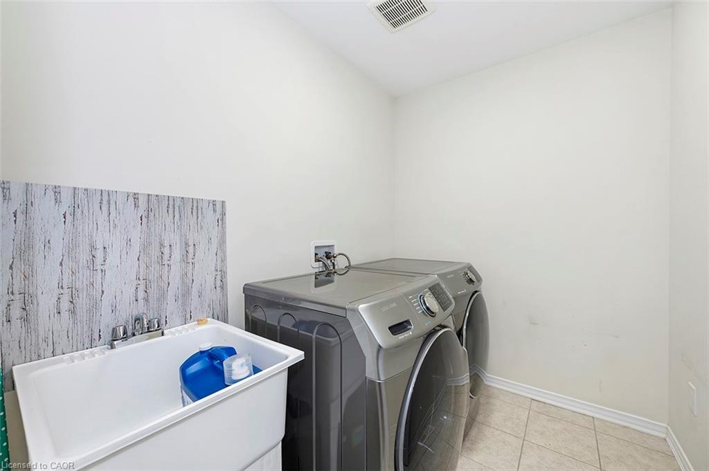 220 Bedrock Drive, Hamilton, ON - Indoor Photo Showing Laundry Room