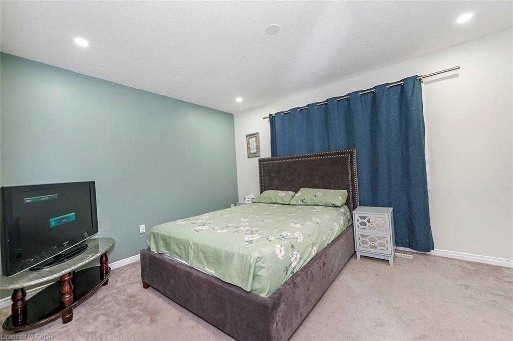 220 Bedrock Drive, Hamilton, ON - Indoor Photo Showing Bedroom