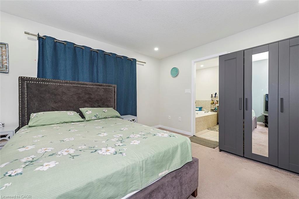 220 Bedrock Drive, Hamilton, ON - Indoor Photo Showing Bedroom