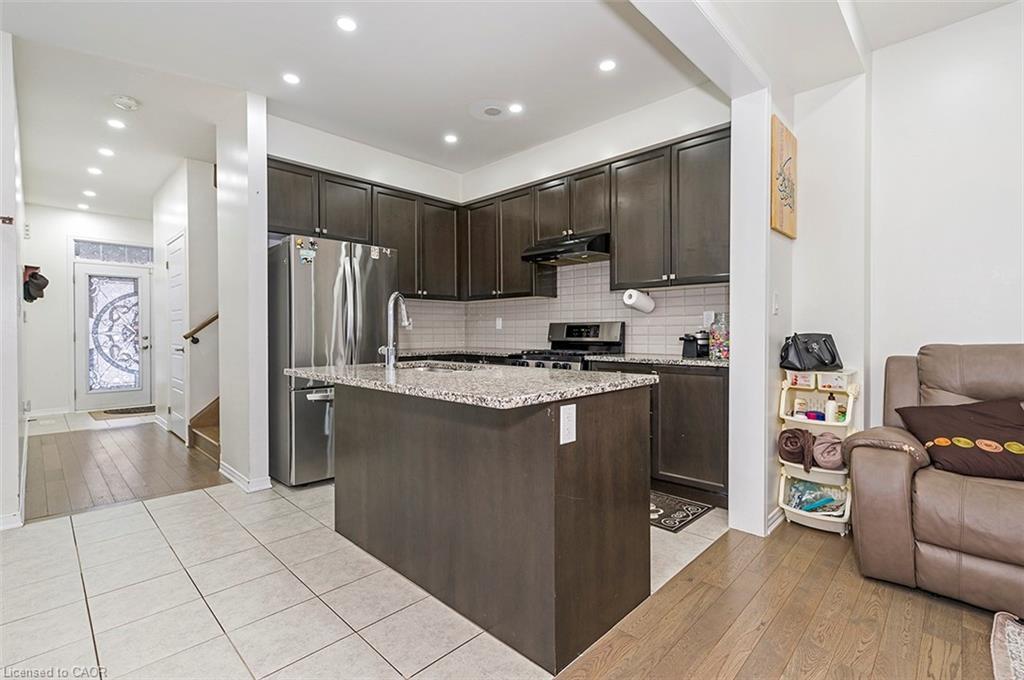 220 Bedrock Drive, Hamilton, ON - Indoor Photo Showing Kitchen With Stainless Steel Kitchen With Upgraded Kitchen