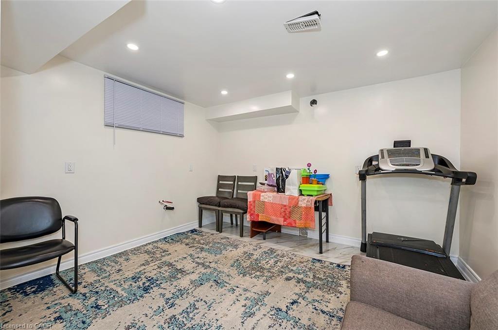 220 Bedrock Drive, Hamilton, ON - Indoor Photo Showing Gym Room