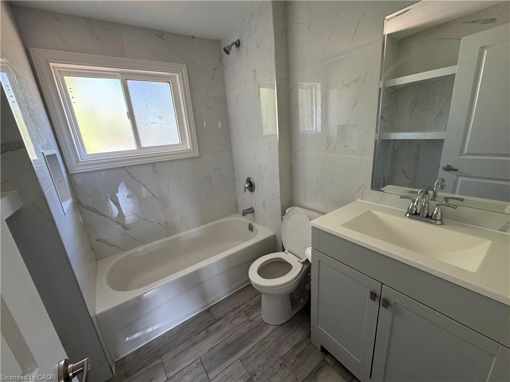 4-1212 Guelph Line, Burlington, ON - Indoor Photo Showing Bathroom