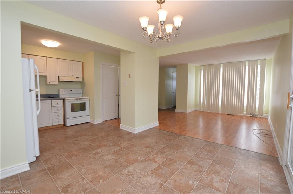 2-977 Francis Road, Burlington, ON - Indoor Photo Showing Kitchen