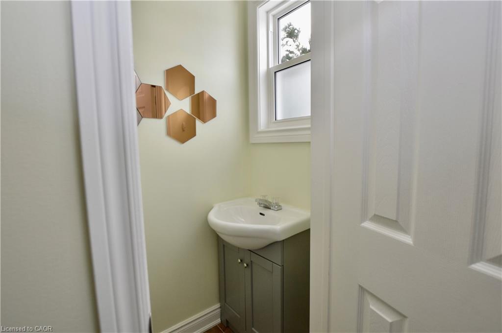 2-977 Francis Road, Burlington, ON - Indoor Photo Showing Bathroom