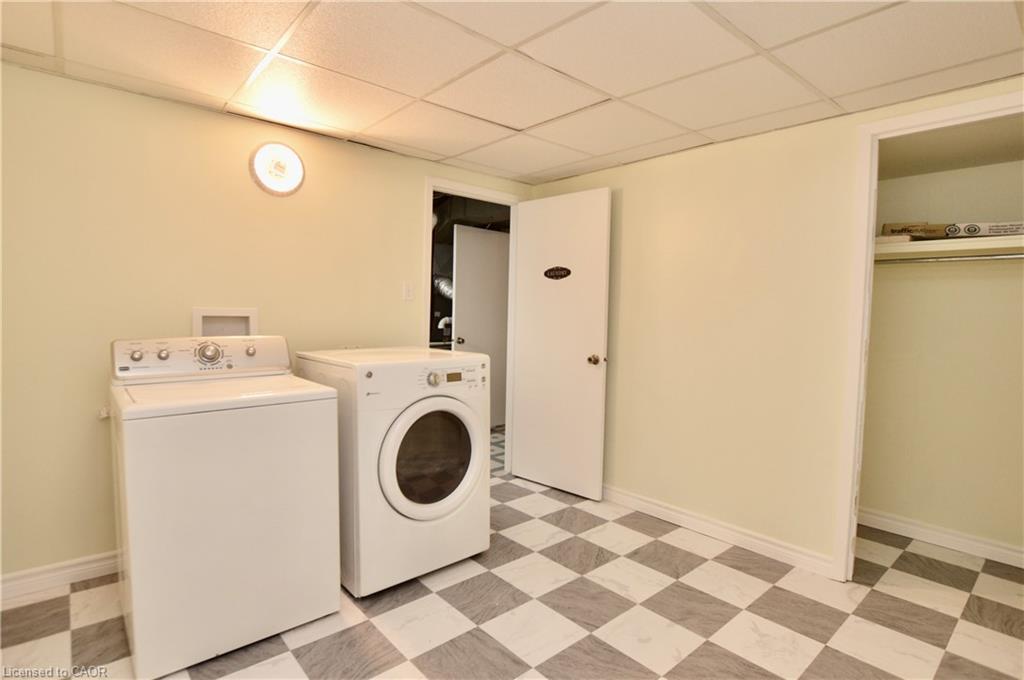 2-977 Francis Road, Burlington, ON - Indoor Photo Showing Laundry Room