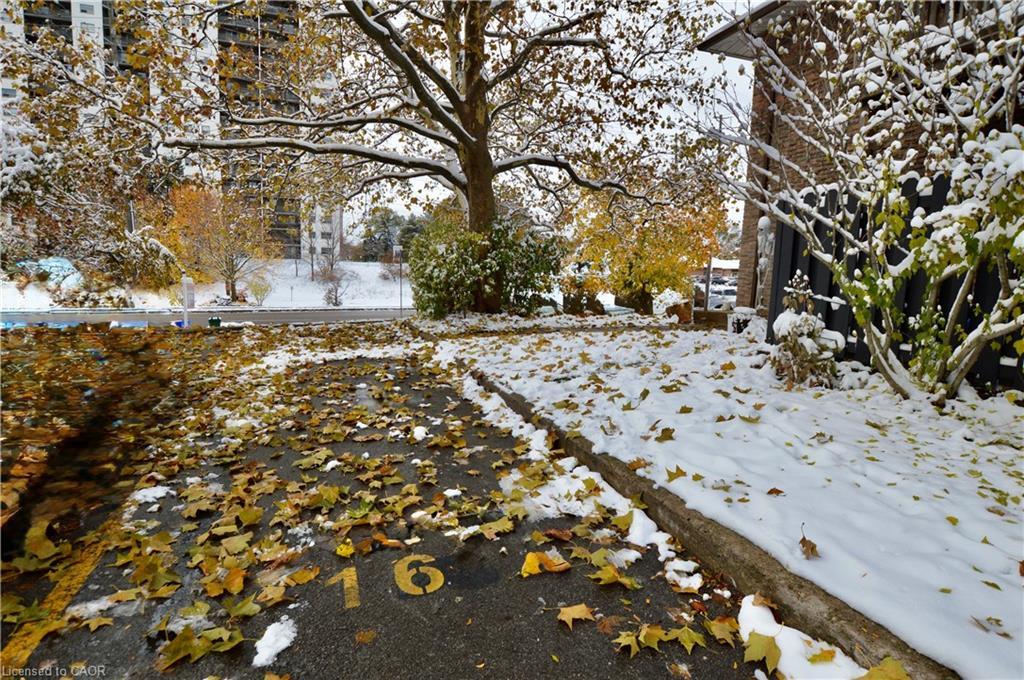 2-977 Francis Road, Burlington, ON - Outdoor