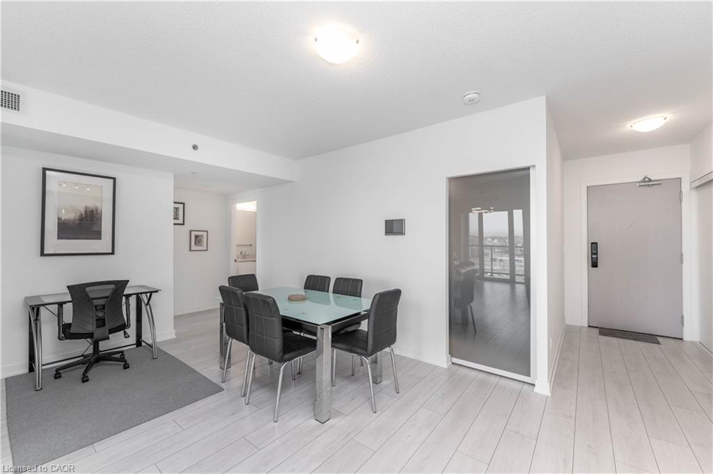 B317-3200 Dakota Common, Burlington, ON - Indoor Photo Showing Dining Room