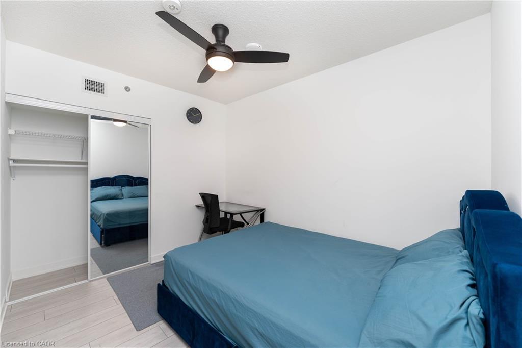 B317-3200 Dakota Common, Burlington, ON - Indoor Photo Showing Bedroom