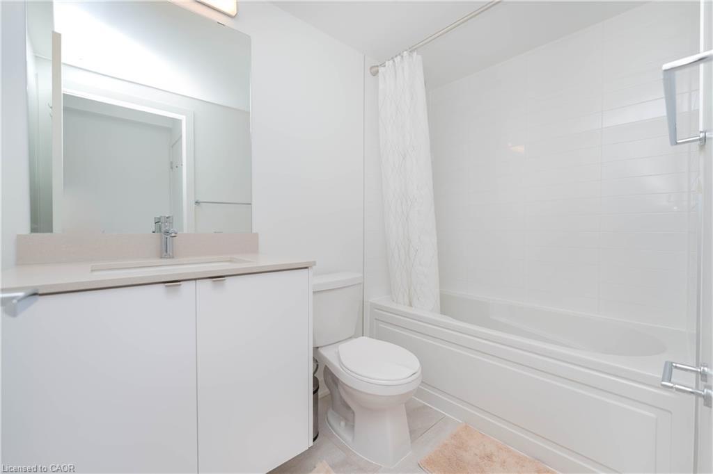 B317-3200 Dakota Common, Burlington, ON - Indoor Photo Showing Bathroom