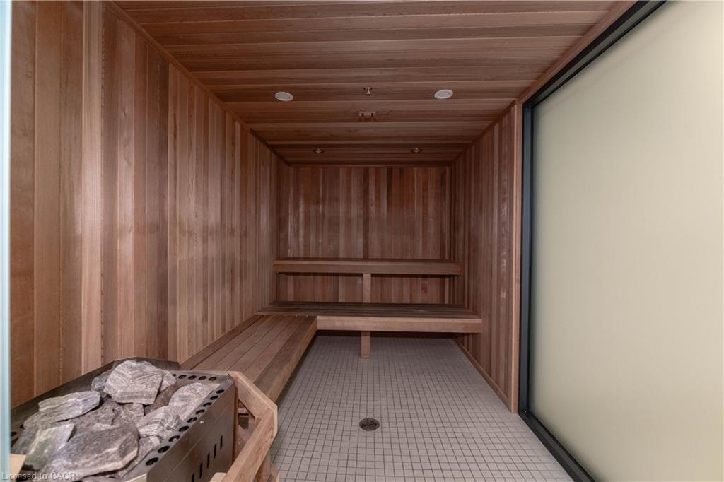 B317-3200 Dakota Common, Burlington, ON - Indoor Photo Showing Other Room