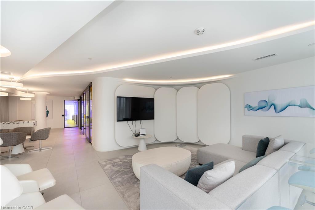 B317-3200 Dakota Common, Burlington, ON - Indoor Photo Showing Other Room