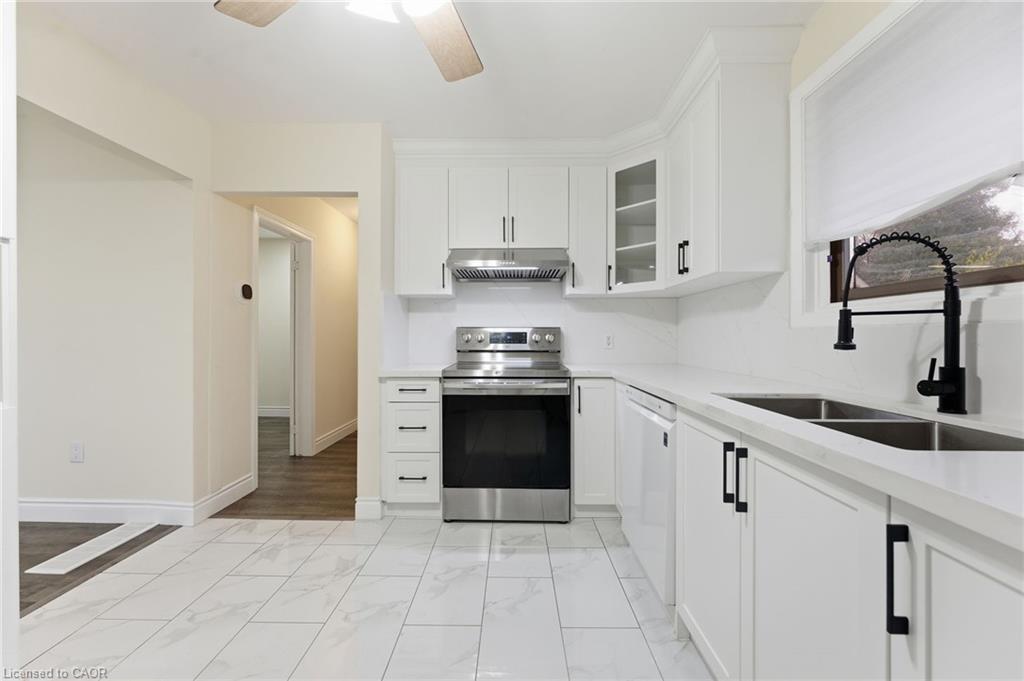392 Wellington Street, Brantford, ON - Indoor Photo Showing Kitchen With Double Sink