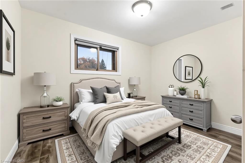 392 Wellington Street, Brantford, ON - Indoor Photo Showing Bedroom