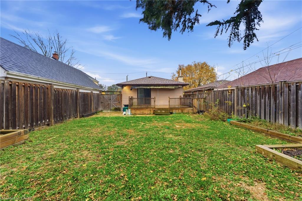 392 Wellington Street, Brantford, ON - Outdoor With Backyard