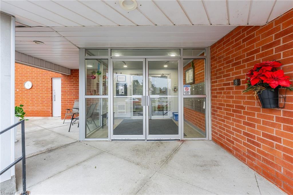 410-500 Westmount Road W, Kitchener, ON - Outdoor With Exterior