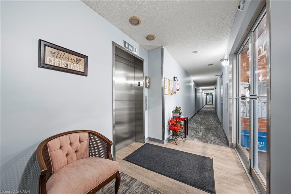 410-500 Westmount Road W, Kitchener, ON - Indoor Photo Showing Other Room