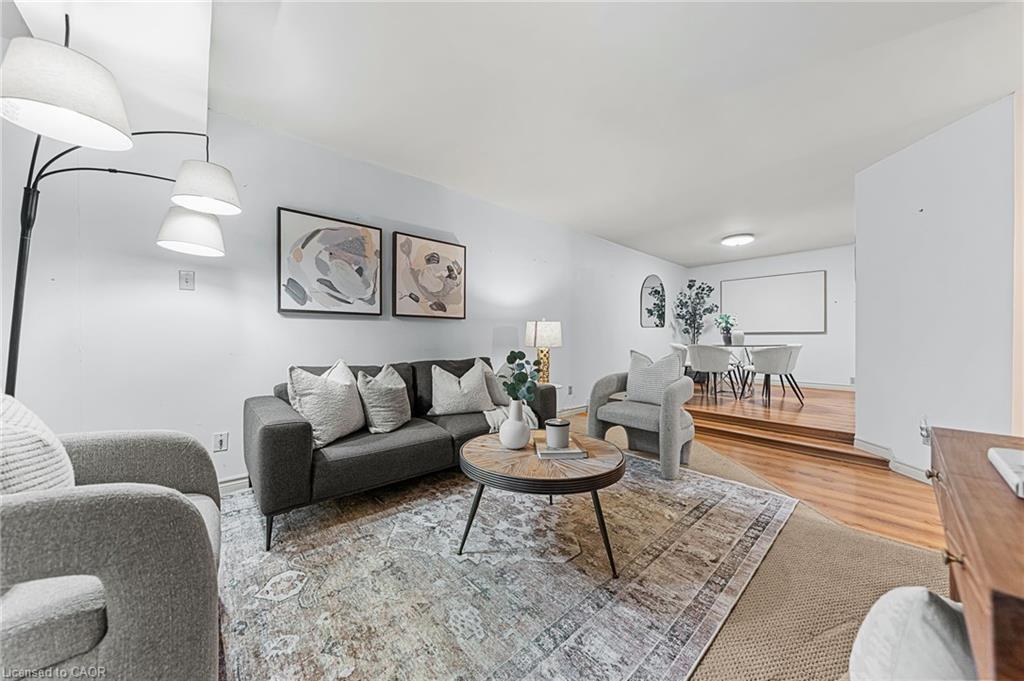 410-500 Westmount Road W, Kitchener, ON - Indoor Photo Showing Living Room