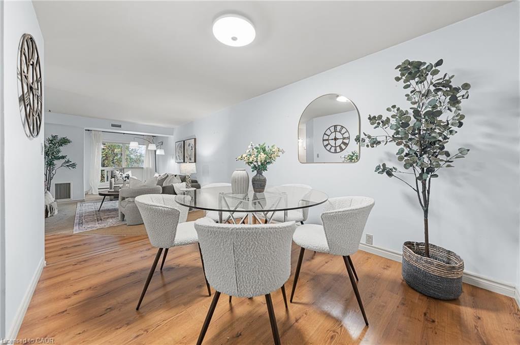 410-500 Westmount Road W, Kitchener, ON - Indoor Photo Showing Dining Room