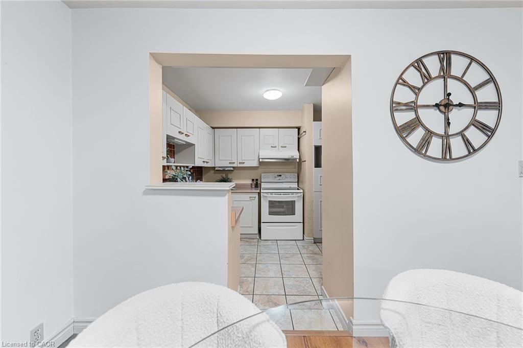 410-500 Westmount Road W, Kitchener, ON - Indoor Photo Showing Kitchen