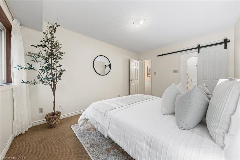 410-500 Westmount Road W, Kitchener, ON - Indoor Photo Showing Bedroom