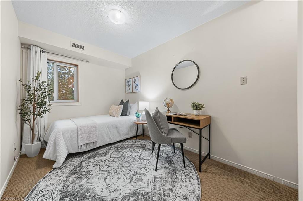 410-500 Westmount Road W, Kitchener, ON - Indoor Photo Showing Bedroom