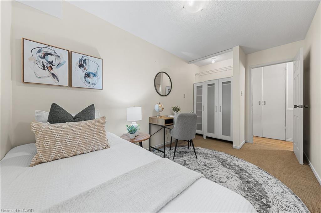 410-500 Westmount Road W, Kitchener, ON - Indoor Photo Showing Bedroom