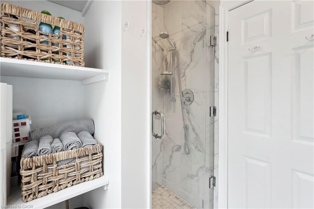 75 Ray Street N, Hamilton, ON - Indoor Photo Showing Bathroom