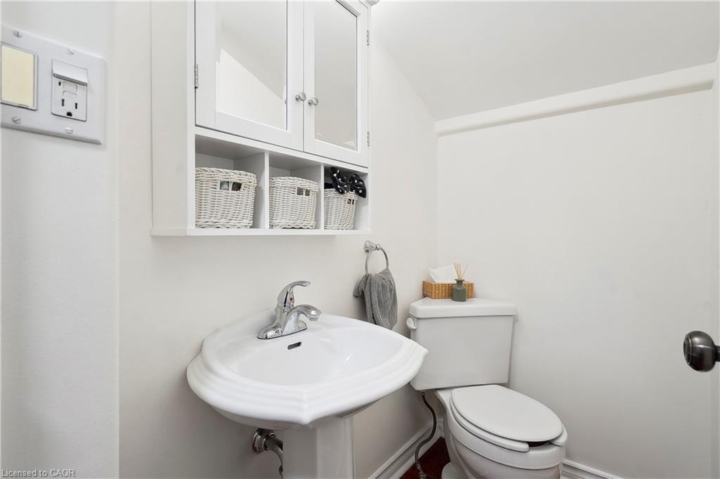 75 Ray Street N, Hamilton, ON - Indoor Photo Showing Bathroom