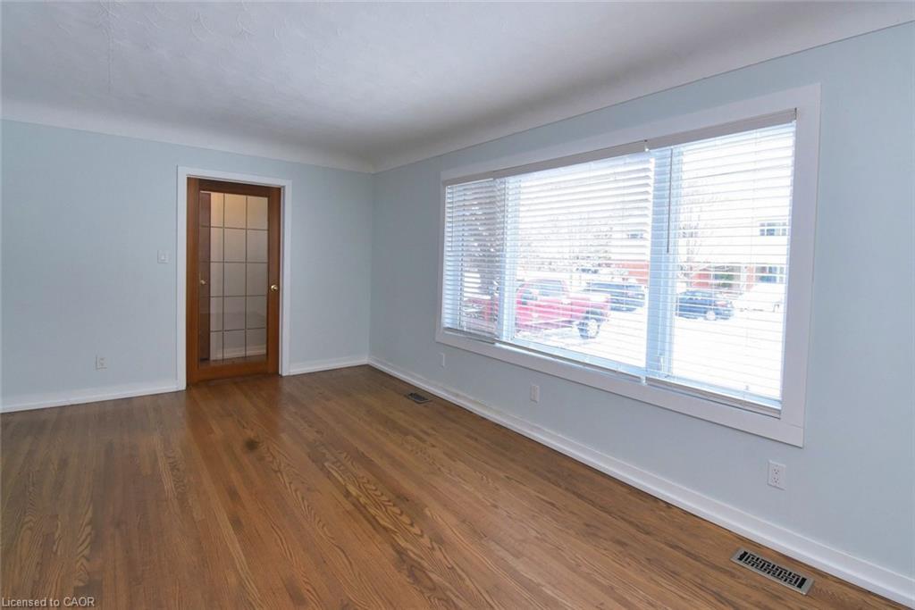 158 Howe Avenue, Hamilton, ON - Indoor Photo Showing Other Room