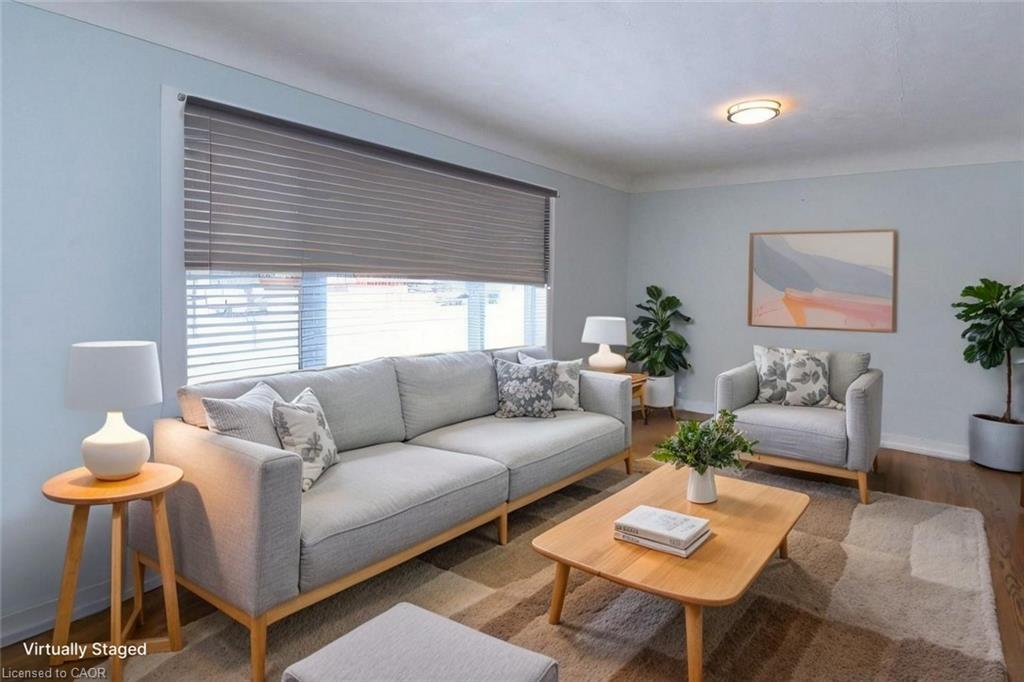 158 Howe Avenue, Hamilton, ON - Indoor Photo Showing Living Room