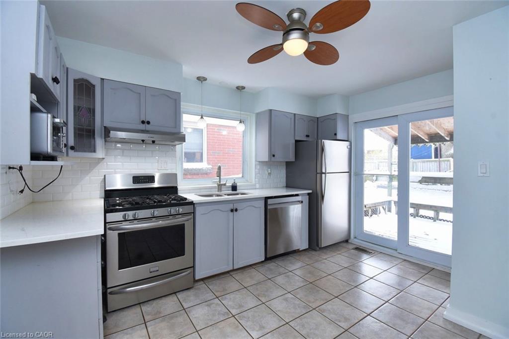 158 Howe Avenue, Hamilton, ON - Indoor Photo Showing Kitchen With Stainless Steel Kitchen