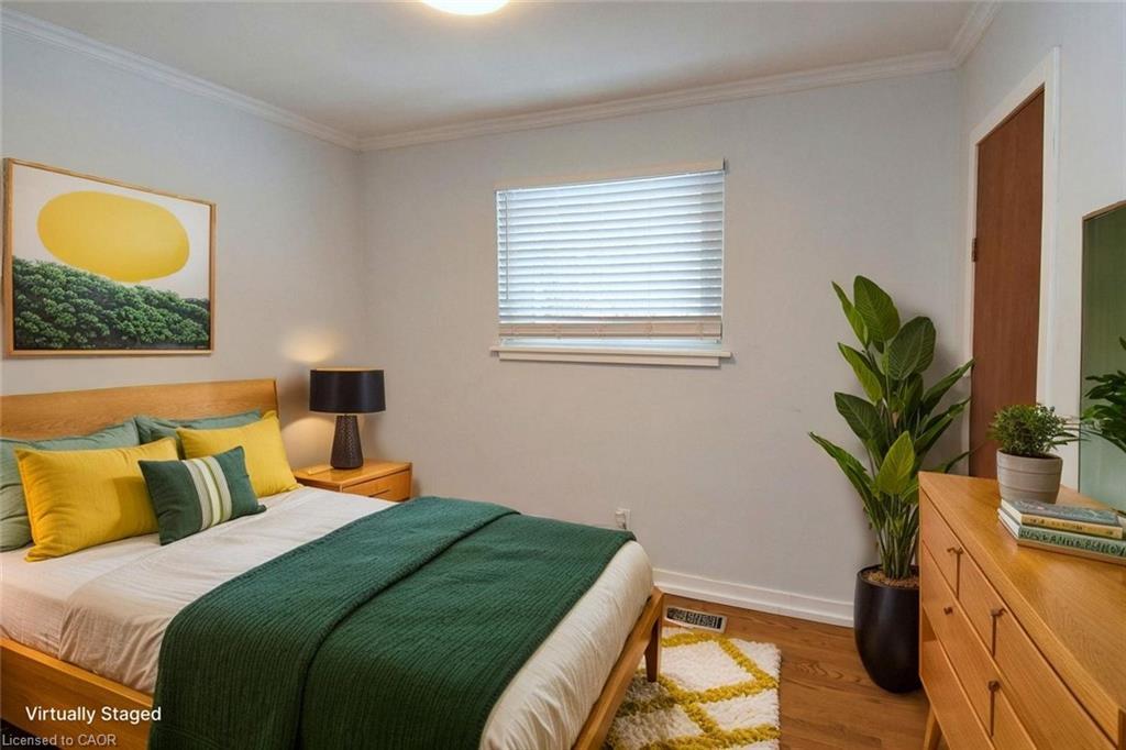 158 Howe Avenue, Hamilton, ON - Indoor Photo Showing Bedroom
