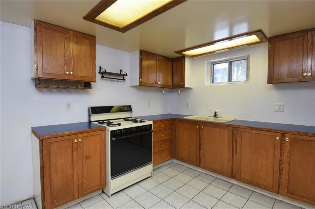 158 Howe Avenue, Hamilton, ON - Indoor Photo Showing Kitchen