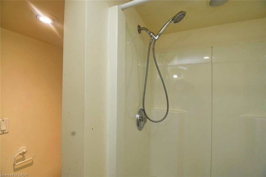 158 Howe Avenue, Hamilton, ON - Indoor Photo Showing Bathroom