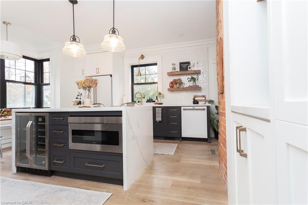 1406 Ontario Street, Burlington, ON - Indoor Photo Showing Other Room