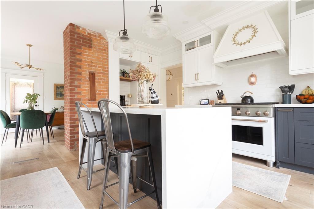 1406 Ontario Street, Burlington, ON - Indoor Photo Showing Kitchen With Upgraded Kitchen